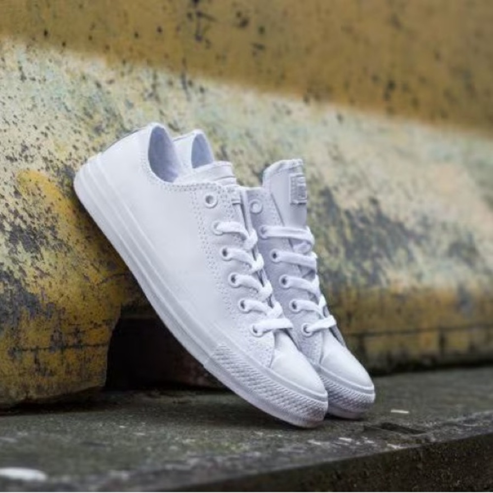 Mono White Chuck Taylor All Star Leather